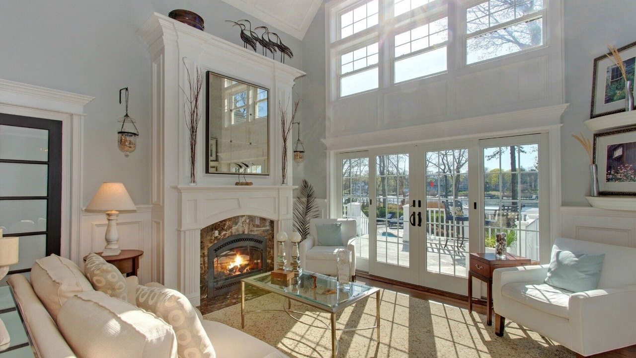Photo of Livingroom in Center Moriches