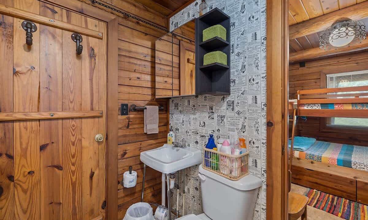 Photo of Bathroom in Golden