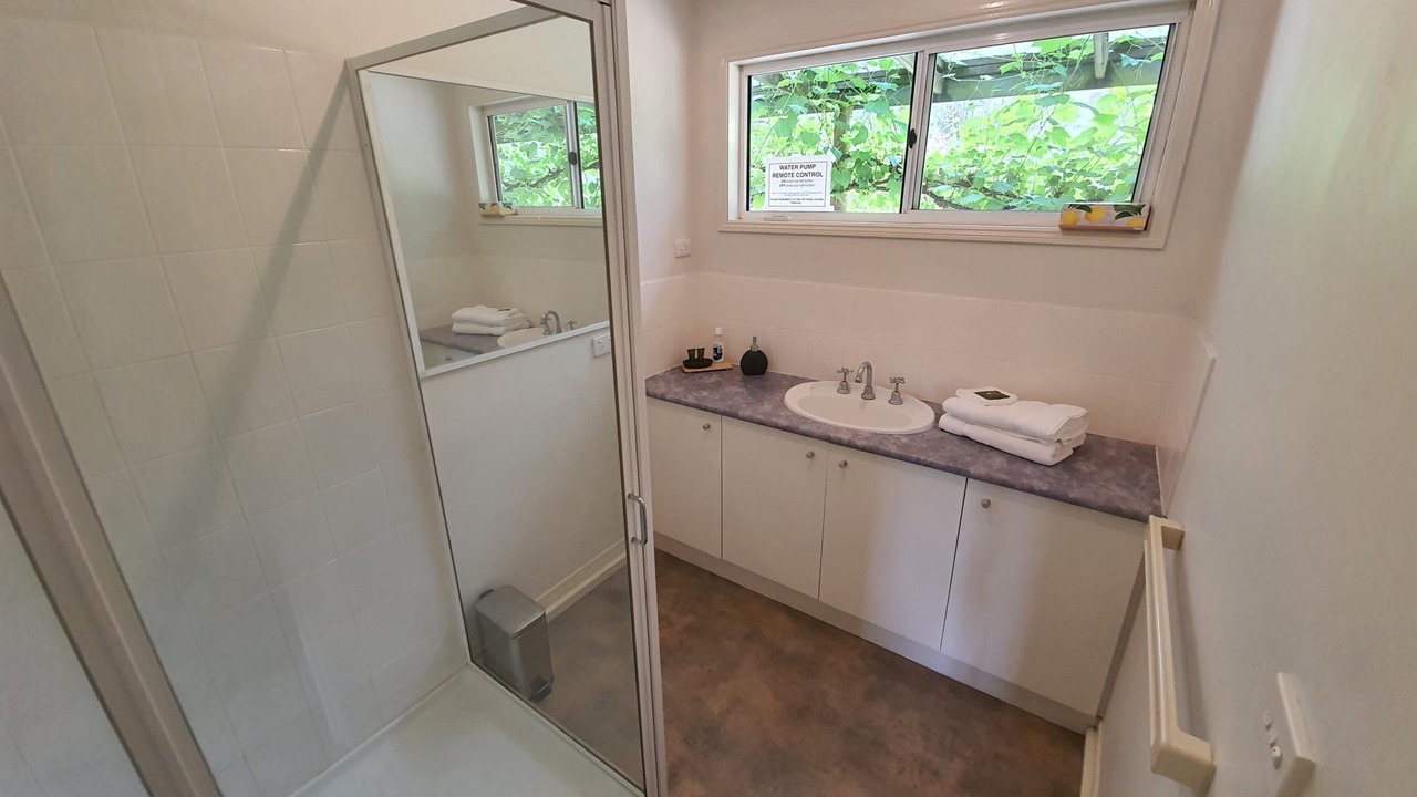 Photo of Bathroom in Smoko