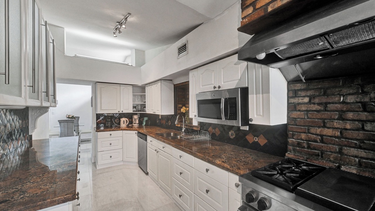 Photo of Kitchen in Ojus