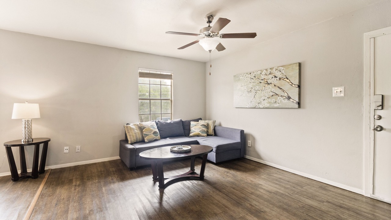 Photo of Livingroom in Central Arlington