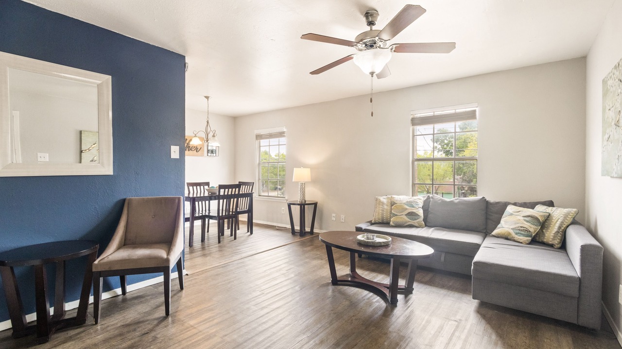 Photo of Livingroom in Central Arlington