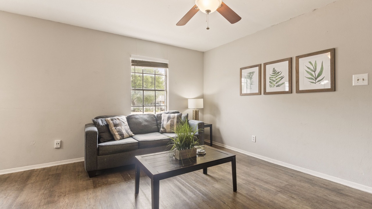 Photo of Livingroom in Central Arlington