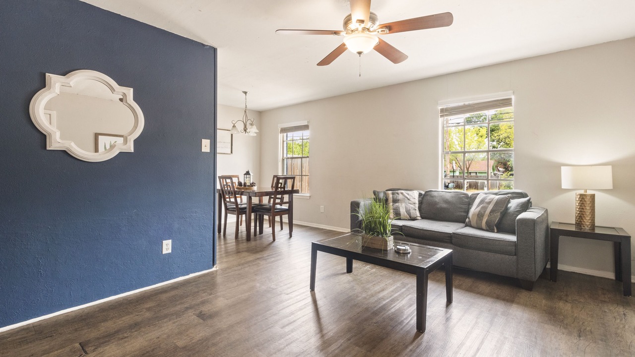 Photo of Livingroom in Central Arlington
