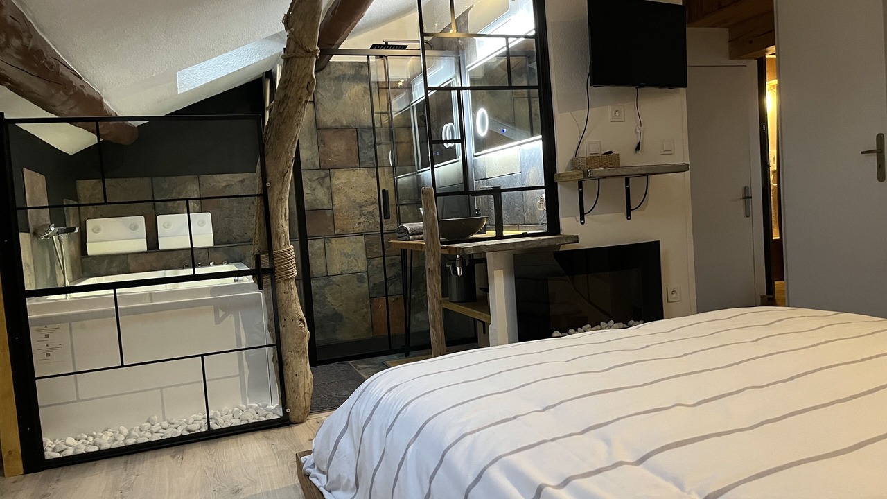 Photo of Bedroom in Entraigues-sur-la-Sorgue