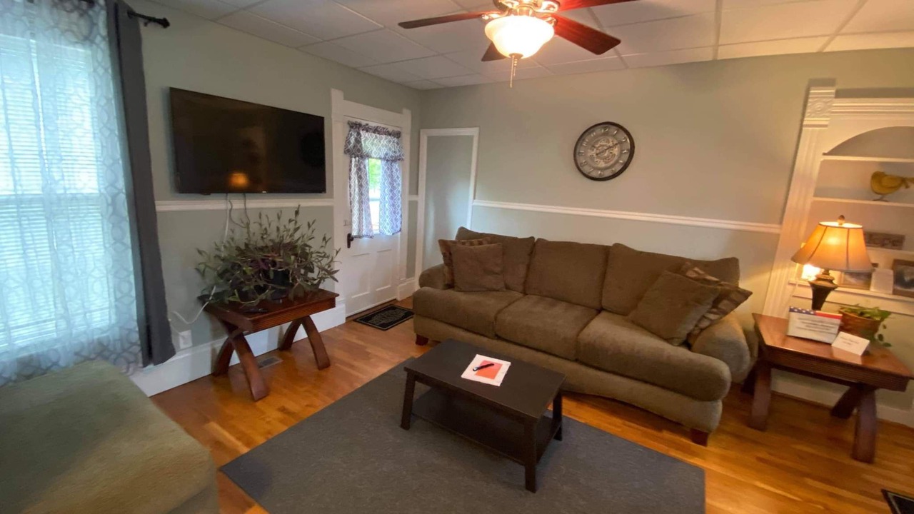 Photo of Livingroom in Brookfield