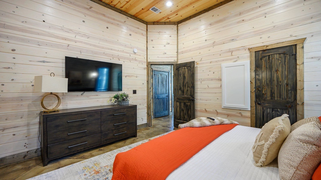 Photo of Bedroom in Hochatown