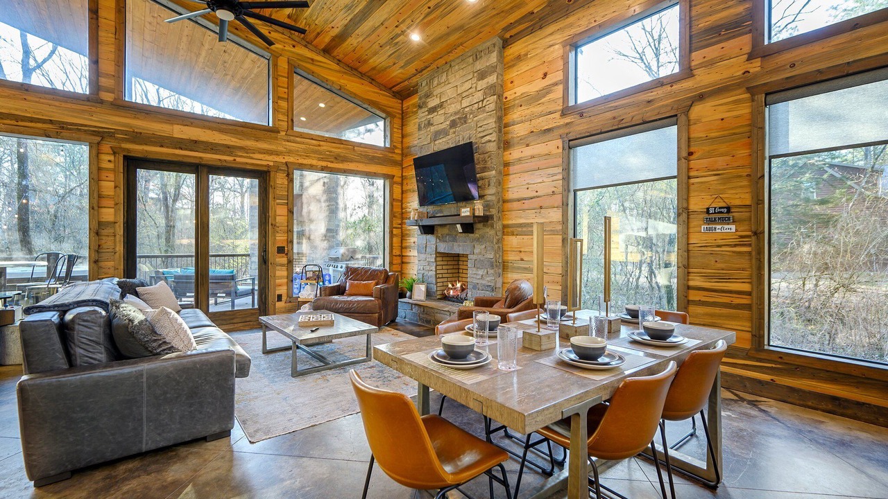 Photo of Livingroom in Hochatown