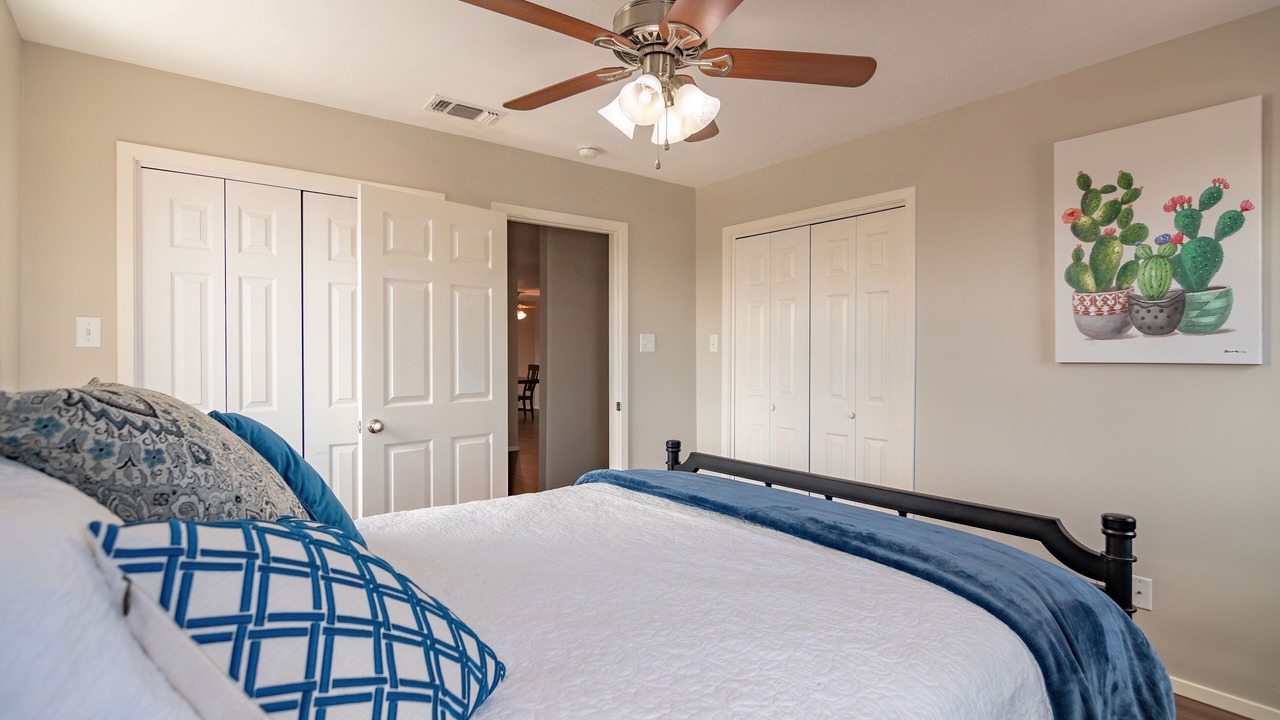 Photo of Bedroom in Miles