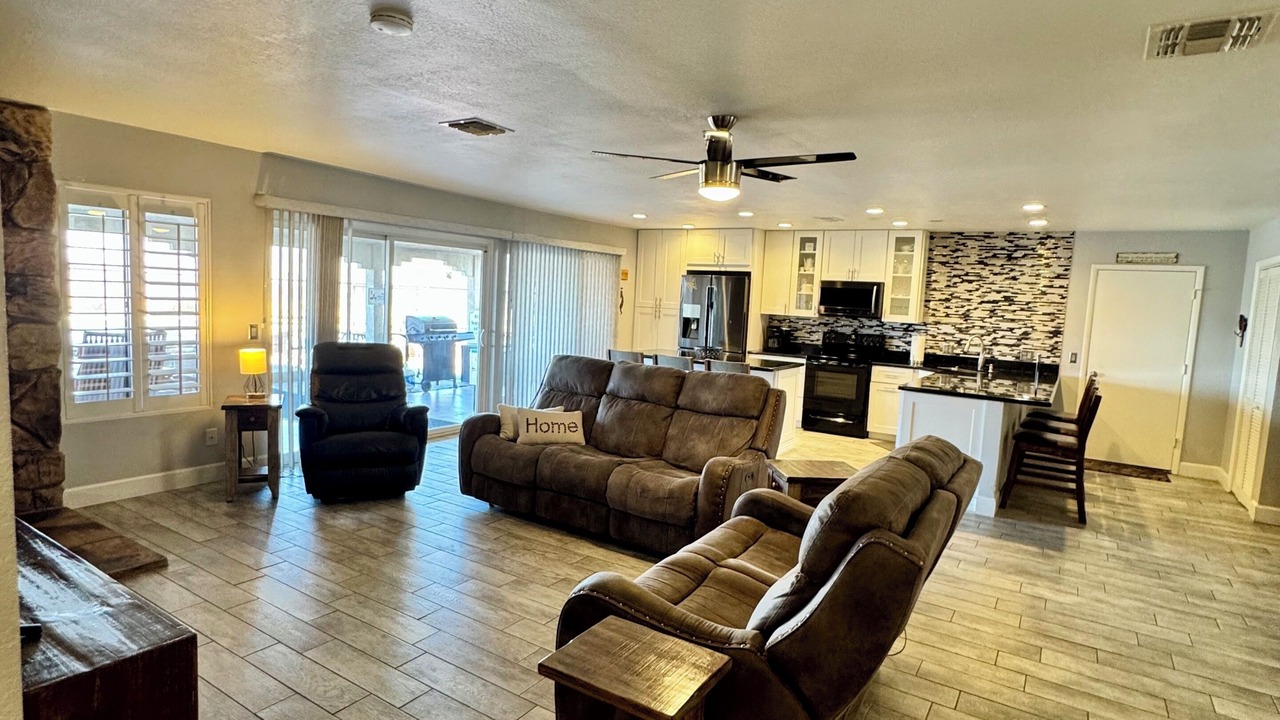 Photo of Livingroom in Sunridge Estates