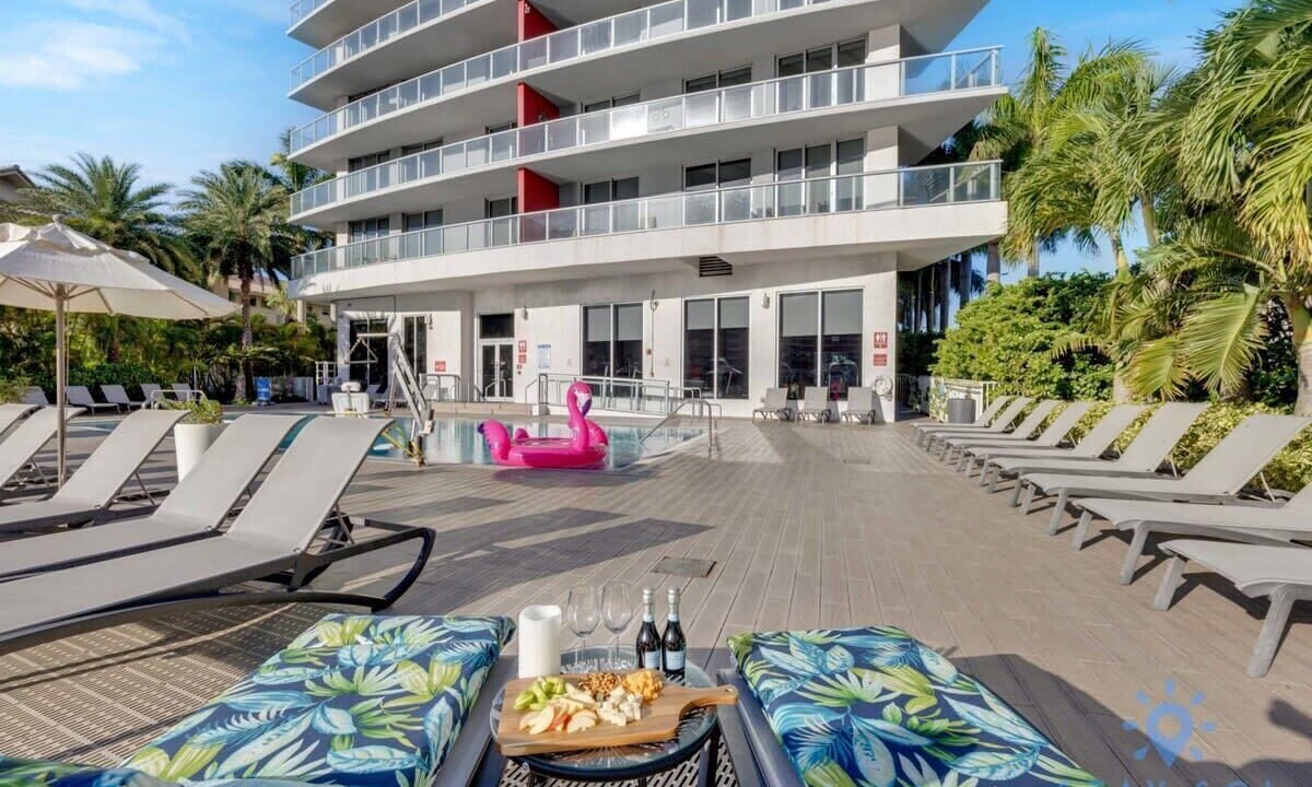 Photo of Outdoor in Hallandale Beach