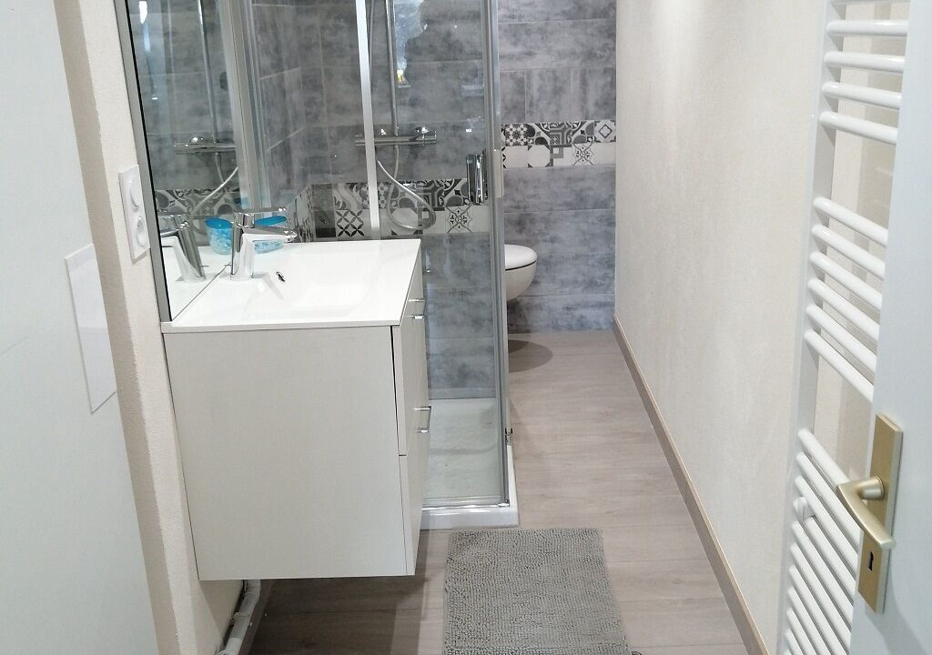 Photo of Bathroom in Montmorot