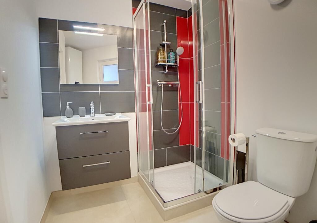 Photo of Bathroom in Saint-Genis-Laval