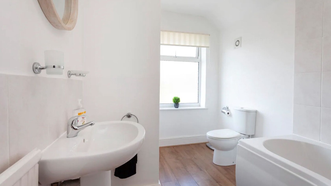 Photo of Bathroom in Ibstock