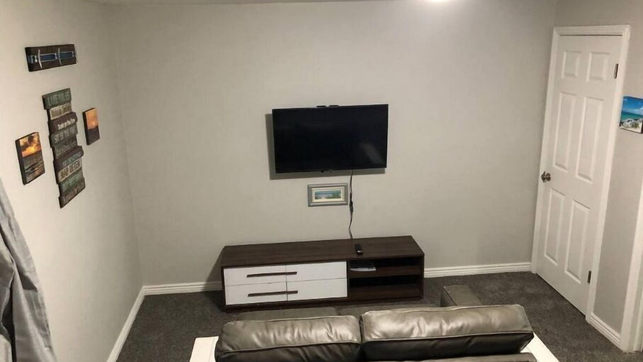 Photo of Livingroom in Layton