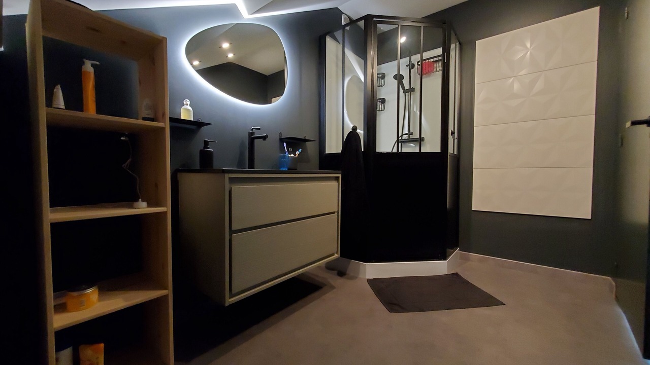 Photo of Bathroom in Saint-Coulomb