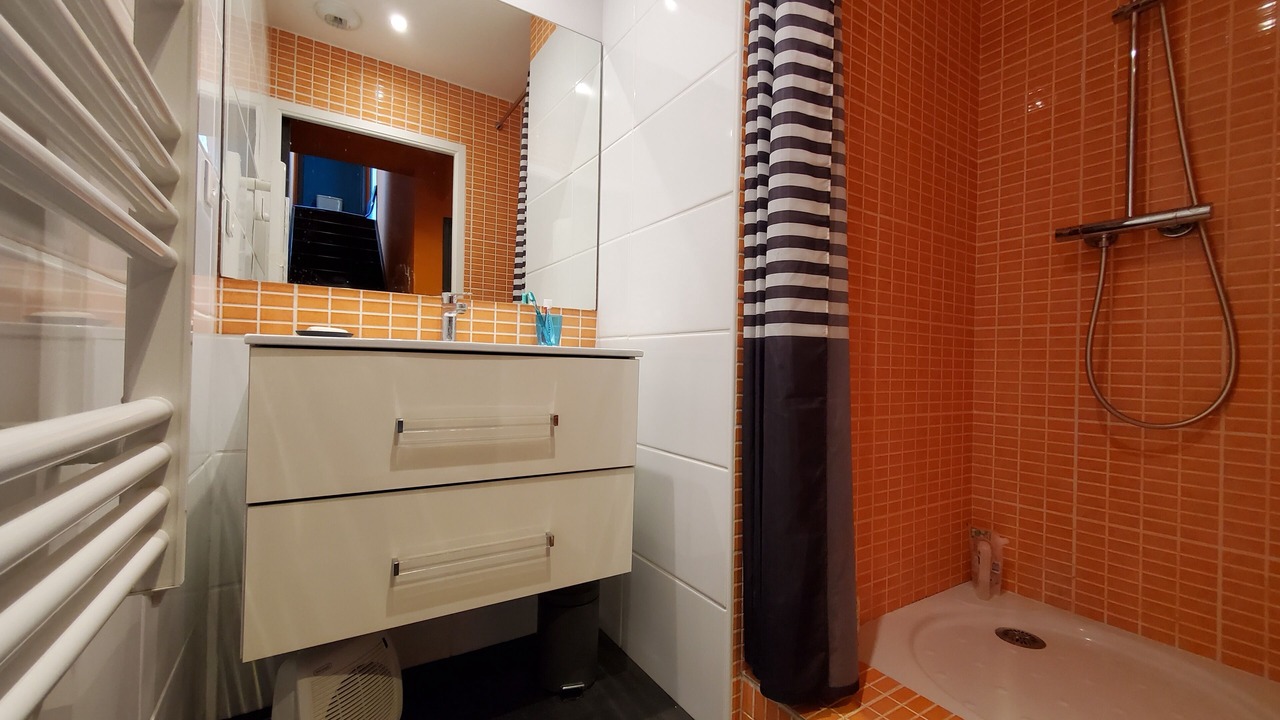 Photo of Bathroom in Saint-Coulomb