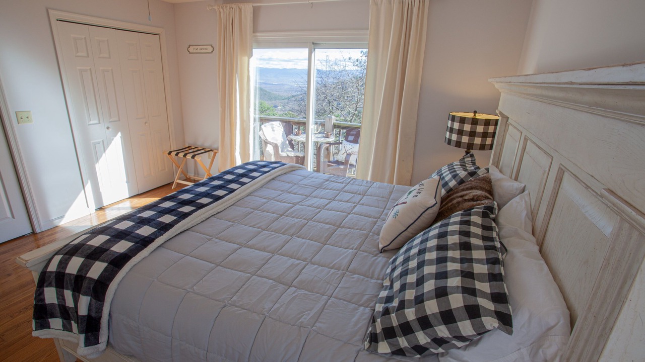 Photo of Bedroom in McGaheysville