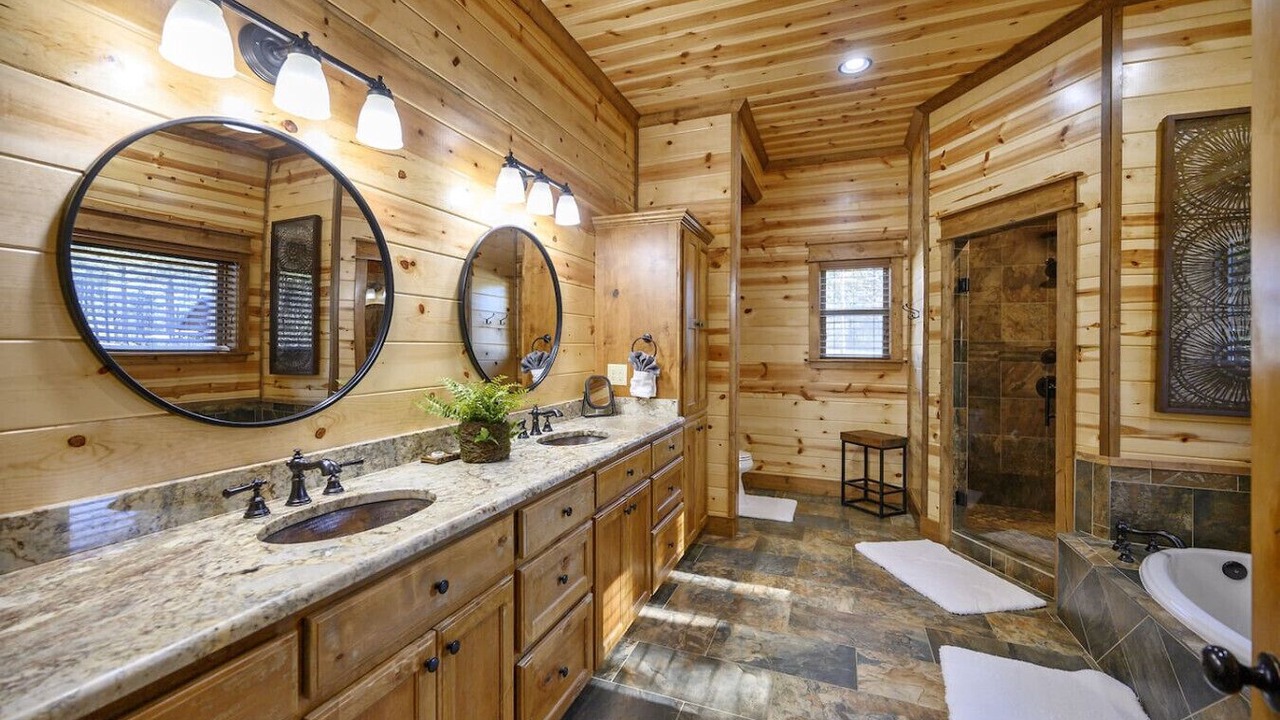 Photo of Bathroom in Broken Bow