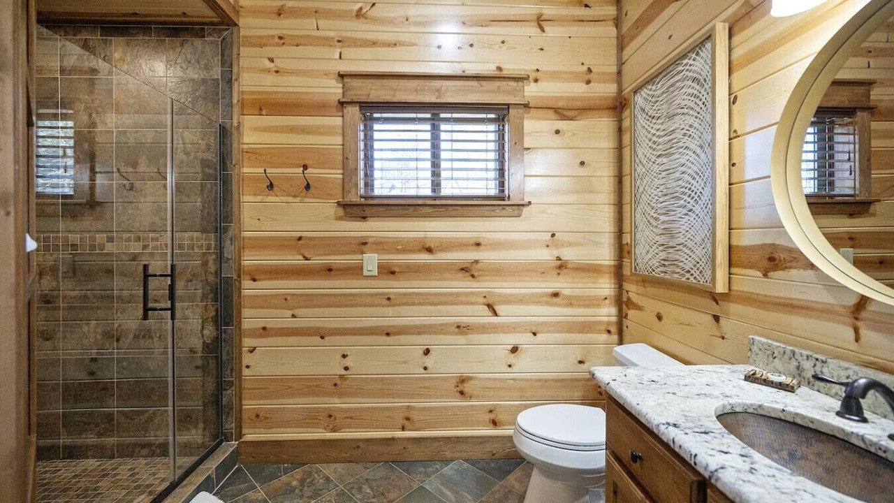 Photo of Bathroom in Broken Bow