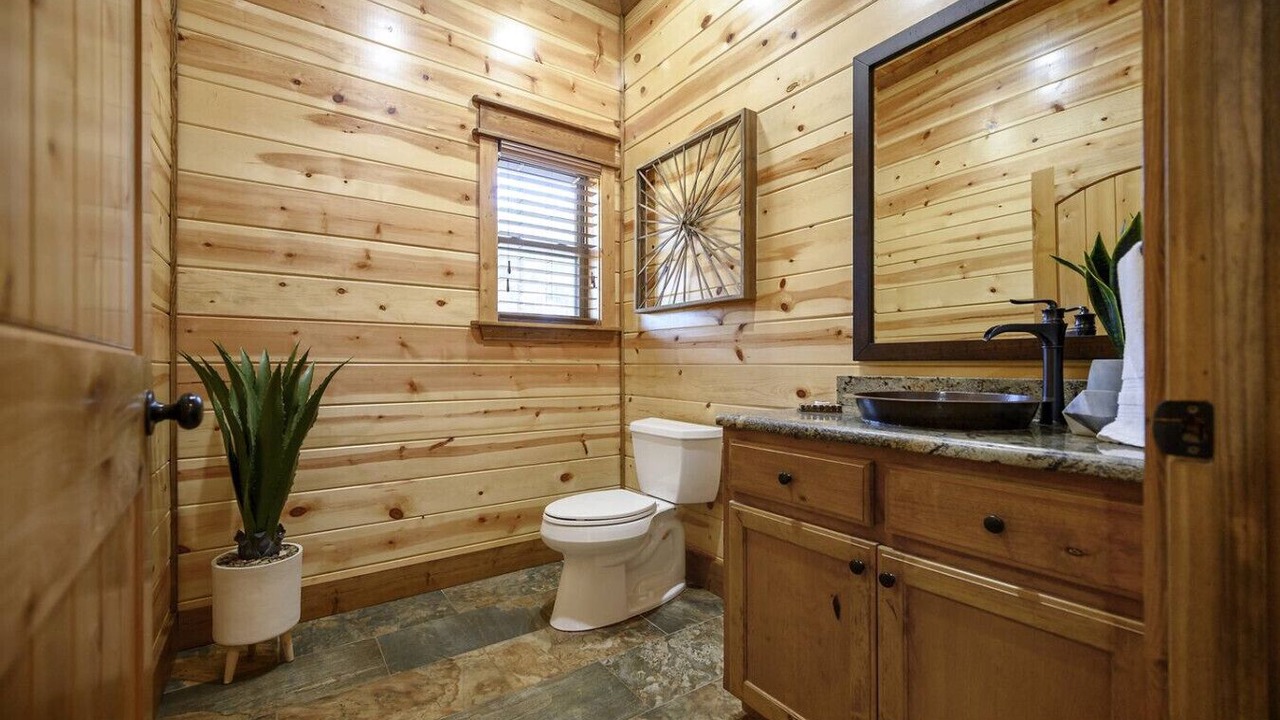 Photo of Bathroom in Broken Bow