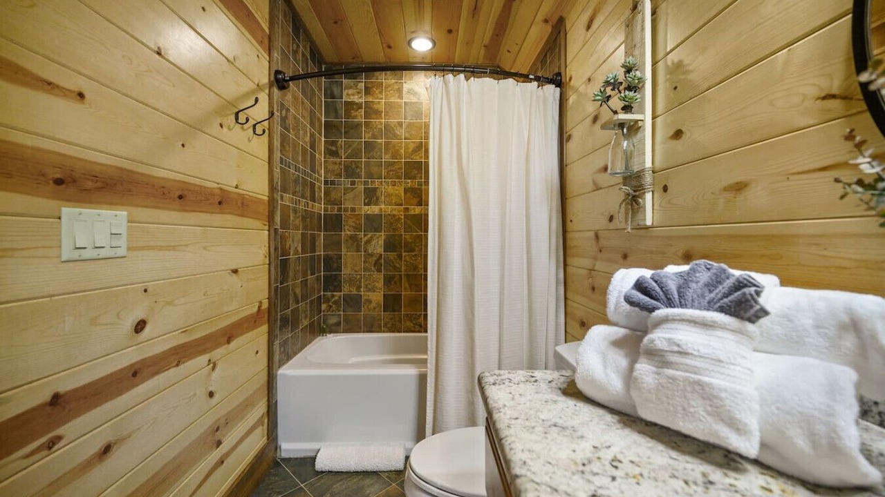 Photo of Bathroom in Broken Bow