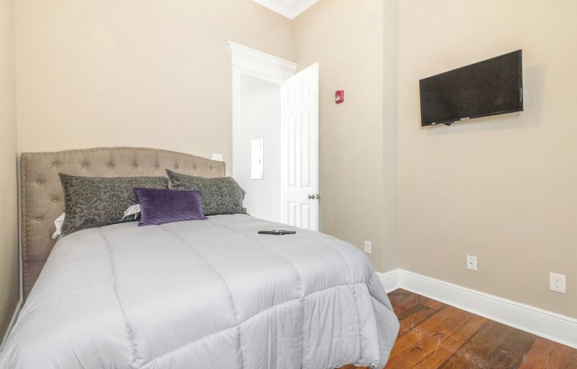 Photo of Bedroom in Crowley