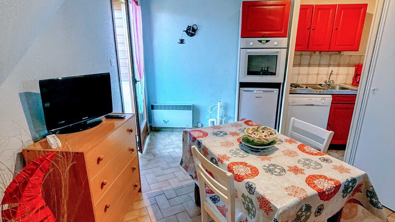 Photo of Others in Anzeme