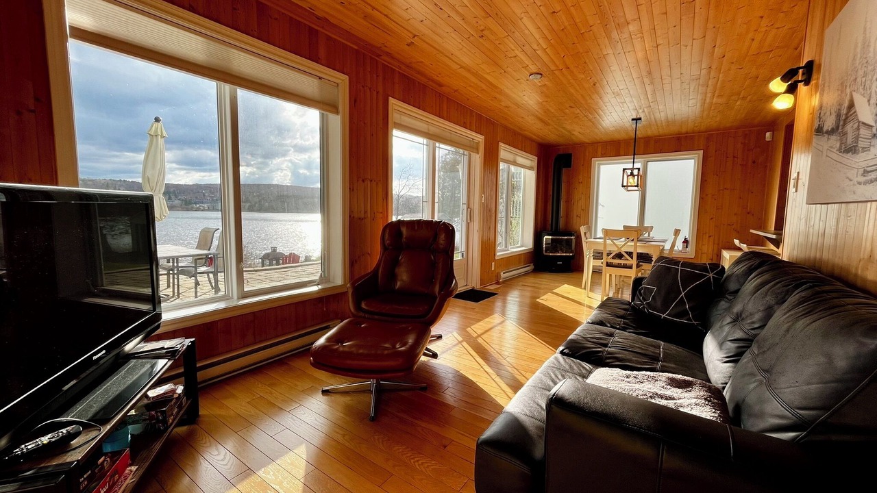 Photo of Livingroom in Saint-Francois-Xavier-de-Brompton