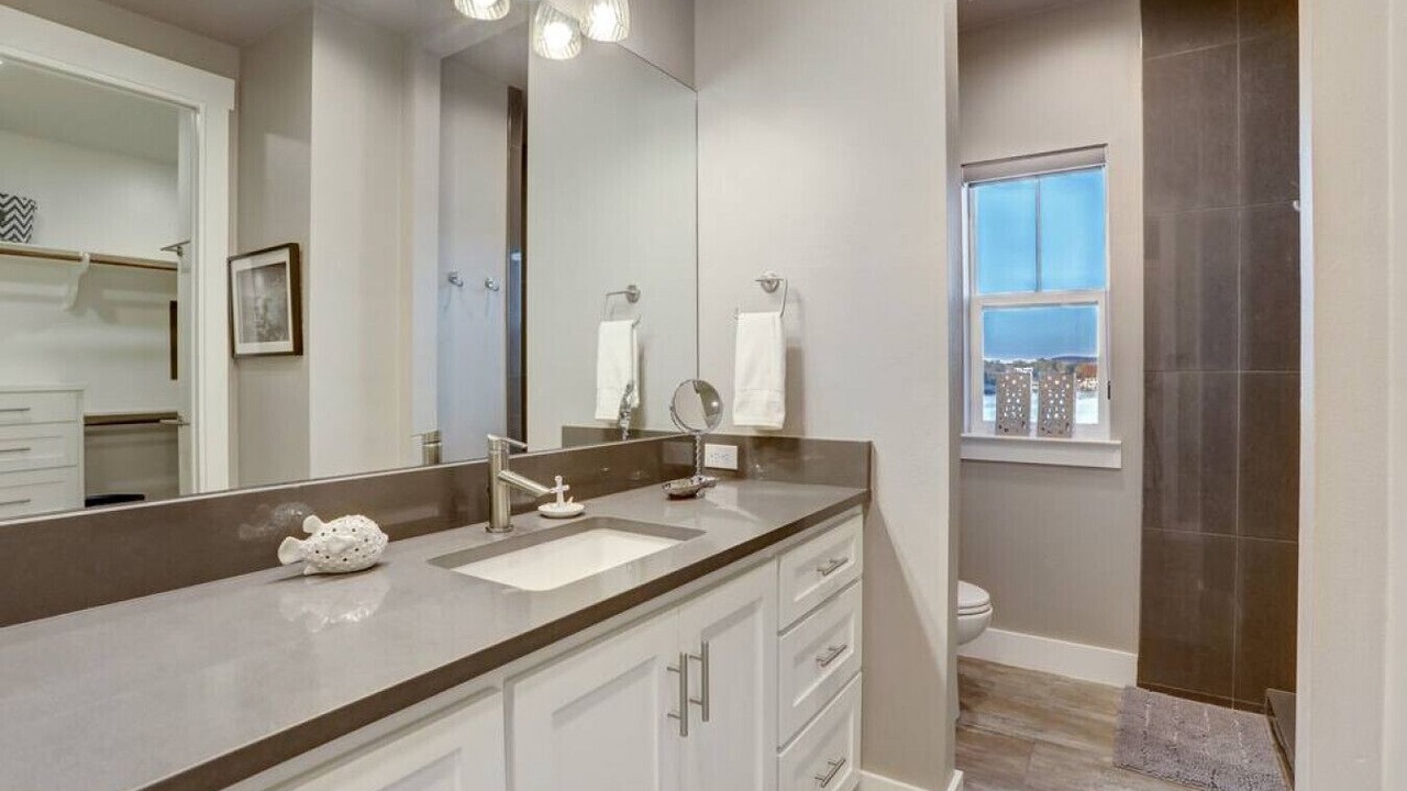 Photo of Bathroom in Kingsland
