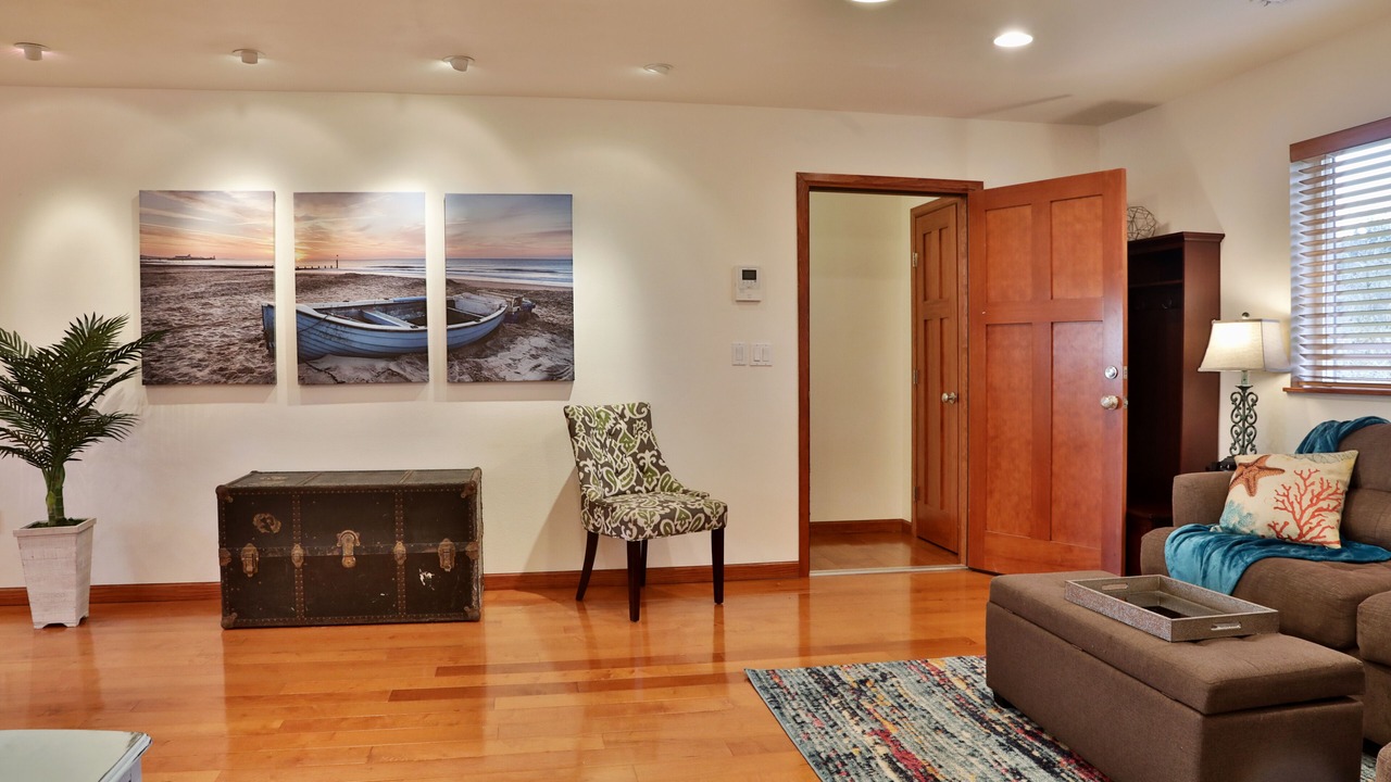 Photo of Livingroom in Langley