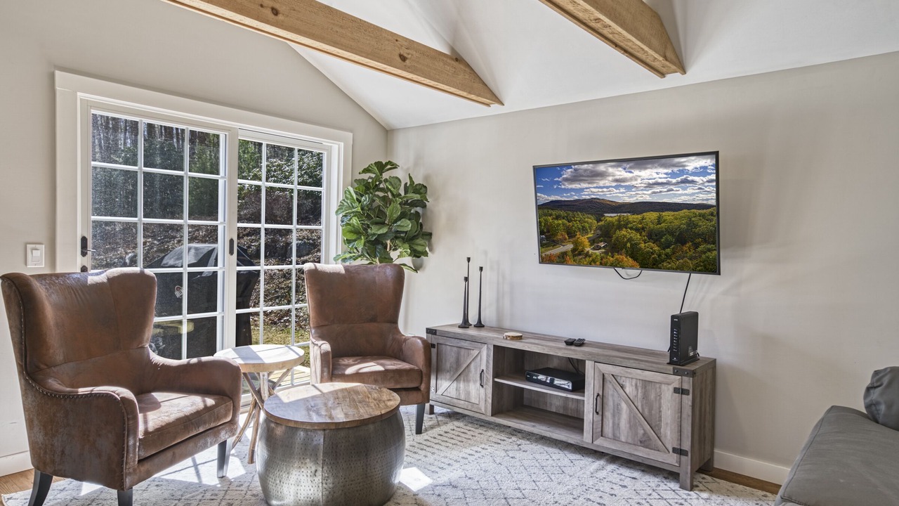 Photo of Livingroom in Sunapee