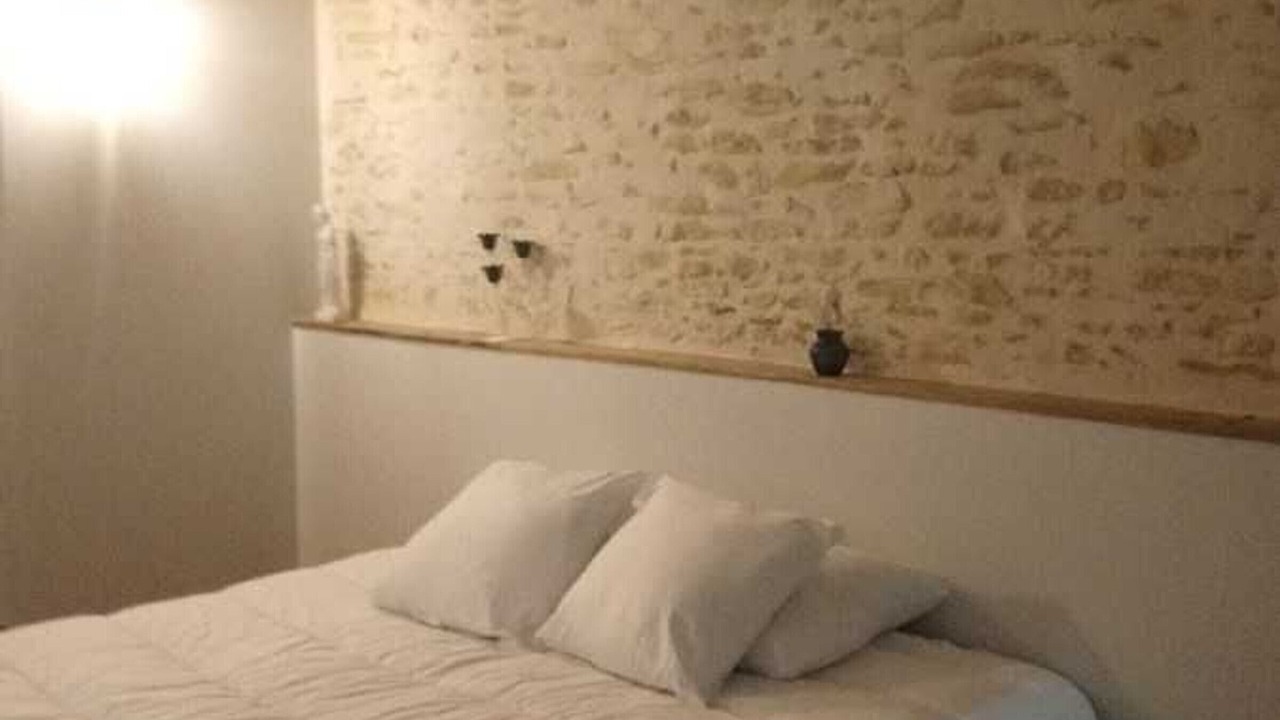 Photo of Bedroom in Savigne-lʼEveque