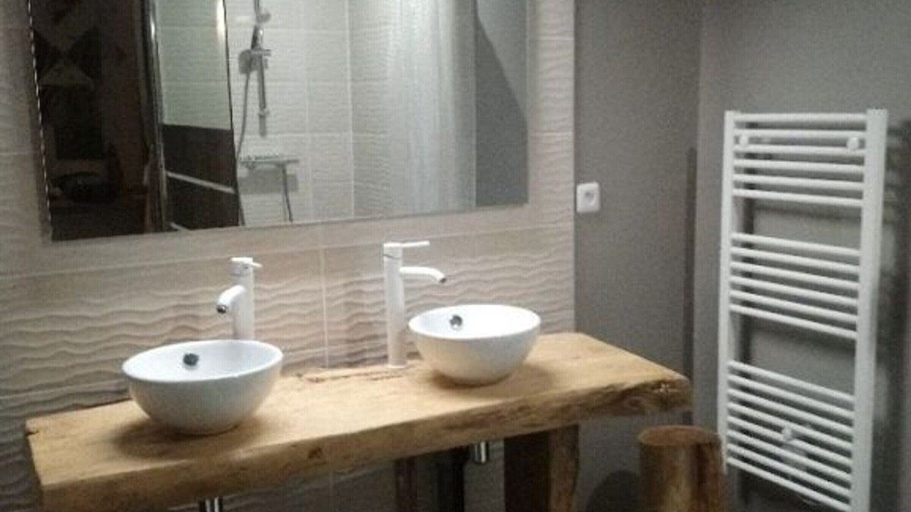 Photo of Bathroom in Savigne-lʼEveque