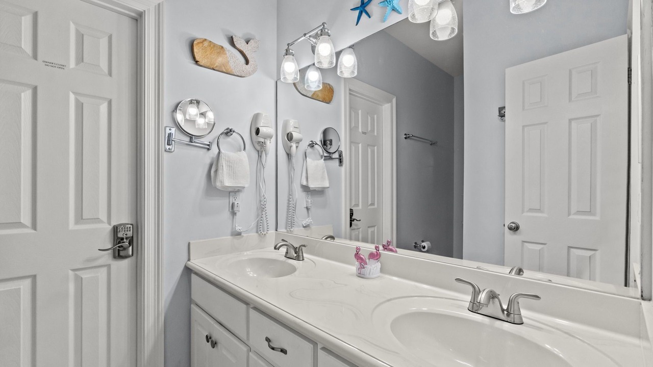 Photo of Bathroom in Lullwater Beach
