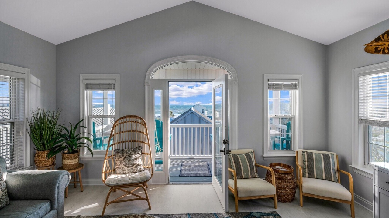 Photo of Livingroom in Lullwater Beach