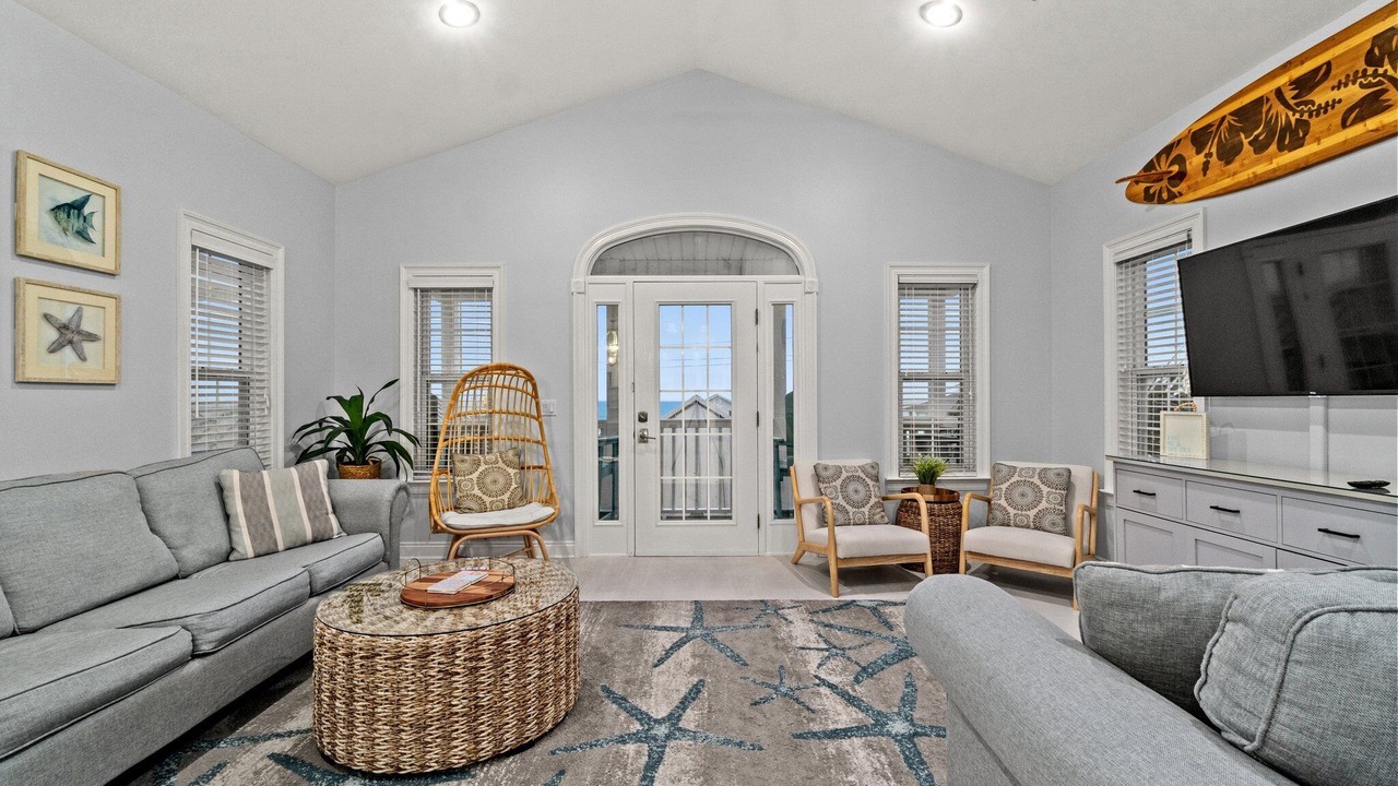 Photo of Livingroom in Lullwater Beach