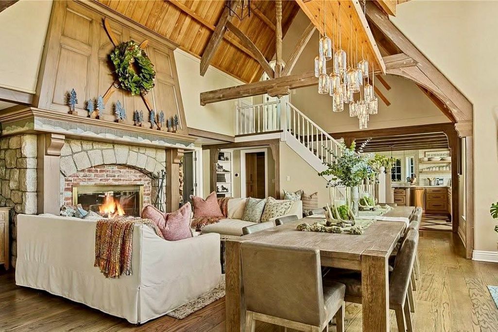 Photo of Livingroom in Lake Arrowhead