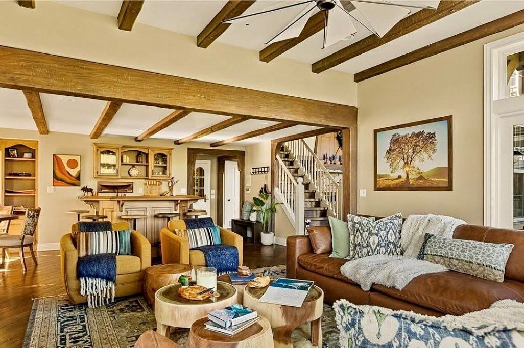 Photo of Livingroom in Lake Arrowhead