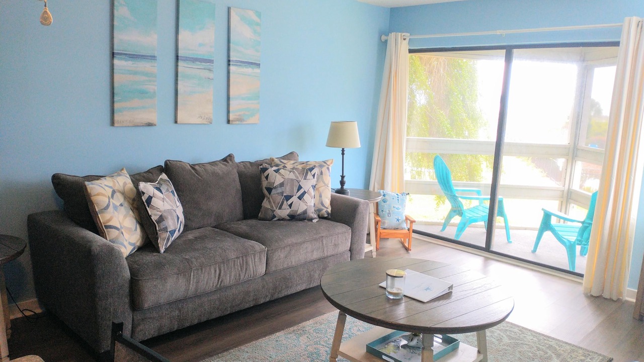 Photo of Livingroom in Oceanmarsh Subdivision