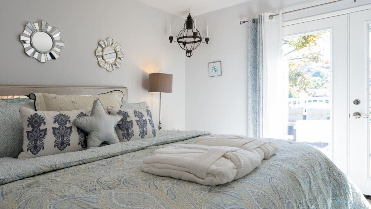 Photo of Bedroom in Lake Forest