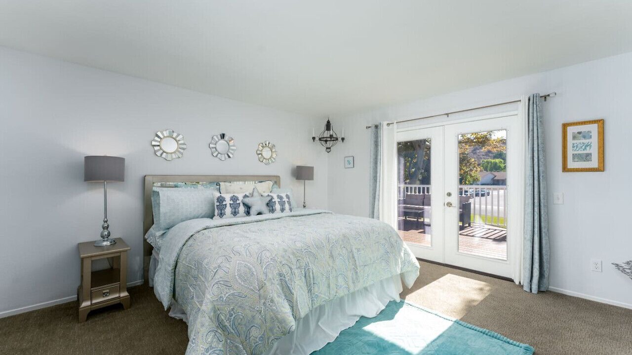 Photo of Bedroom in Lake Forest