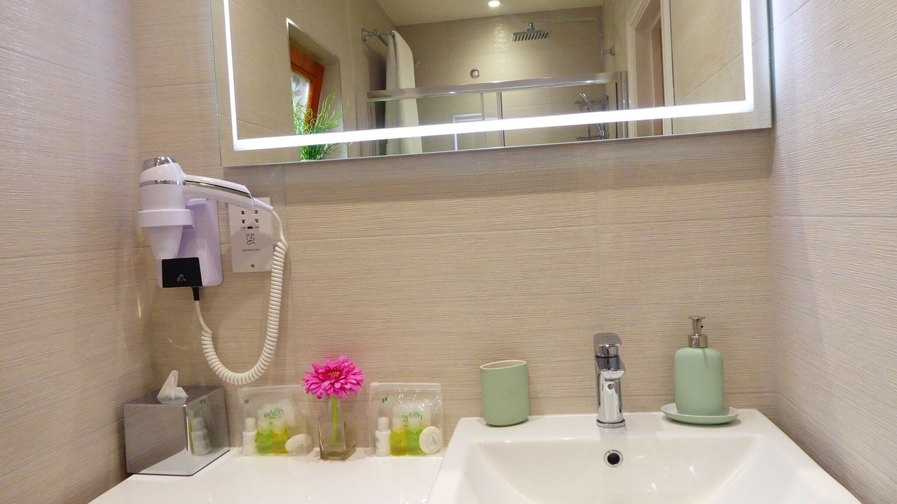 Photo of Bathroom in Lower Assendon