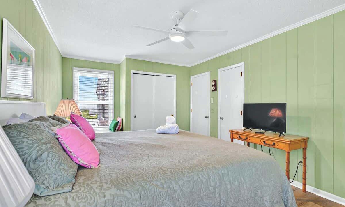 Photo of Bedroom in Caswell Beach