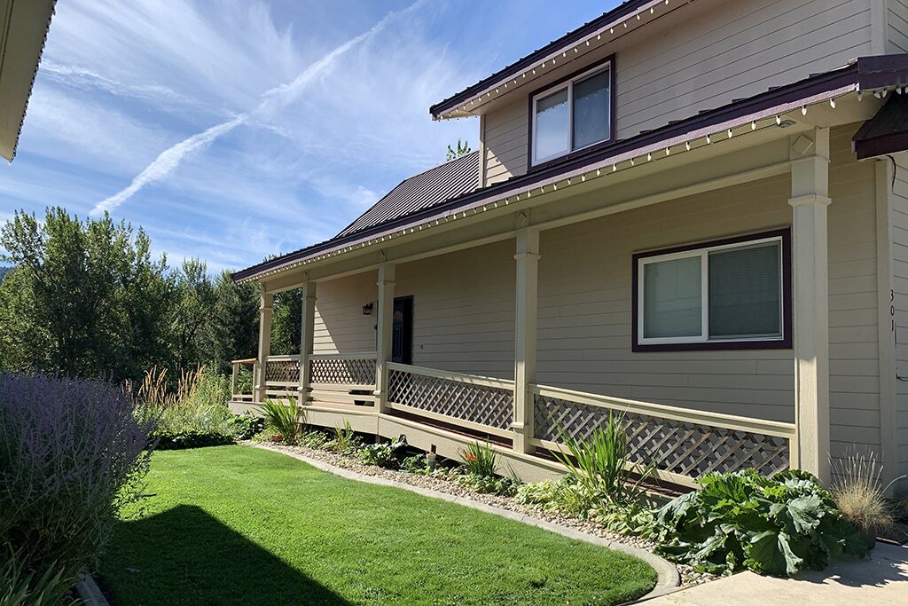 Photo of Others in Downtown Leavenworth