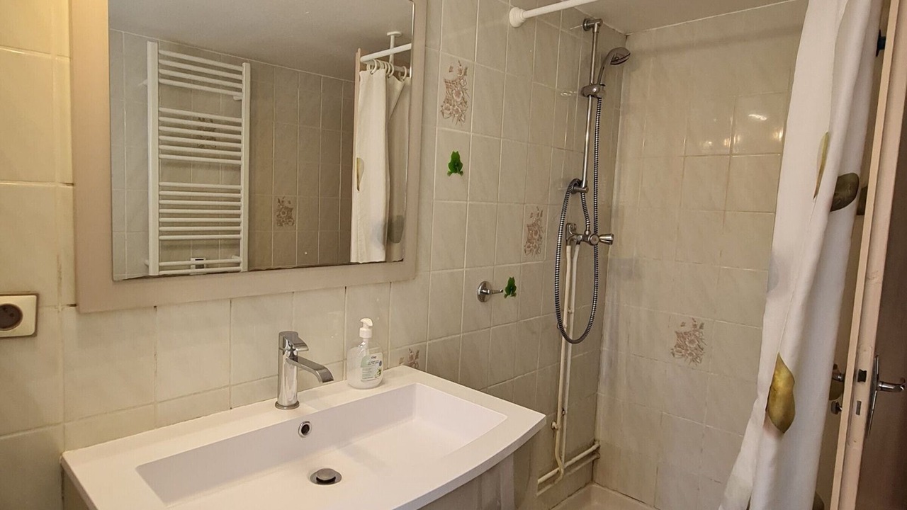 Photo of Bathroom in Pulney