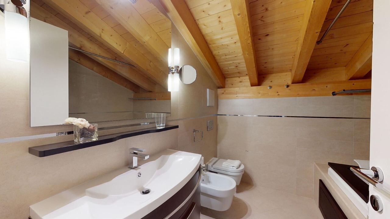 Photo of Bathroom in Madulain