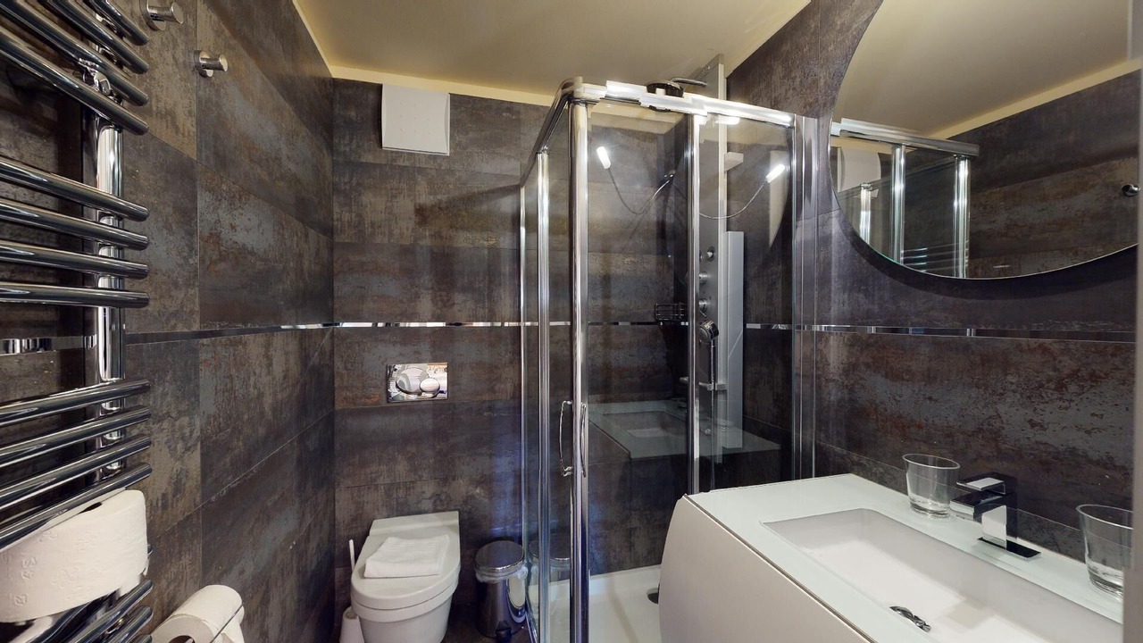 Photo of Bathroom in Madulain