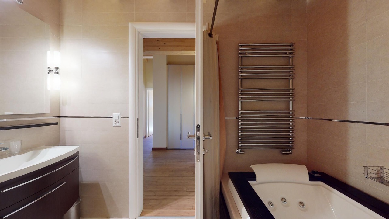 Photo of Bathroom in Madulain