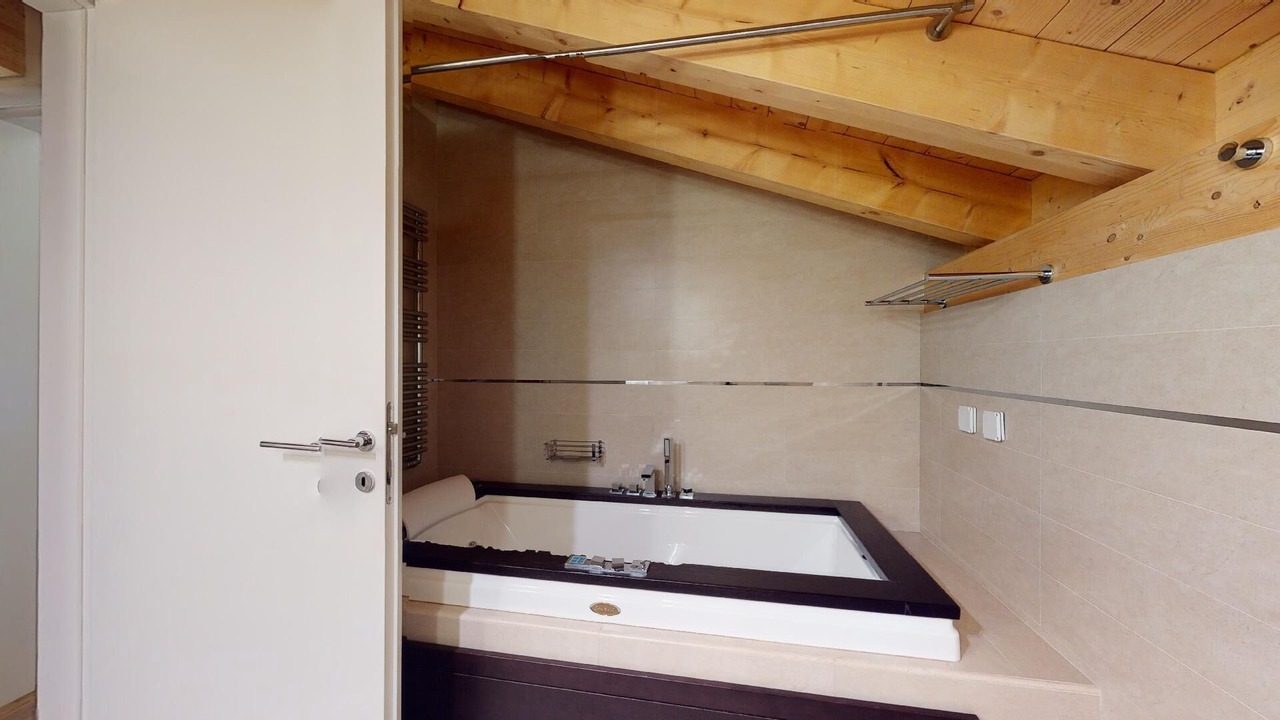 Photo of Bathroom in Madulain